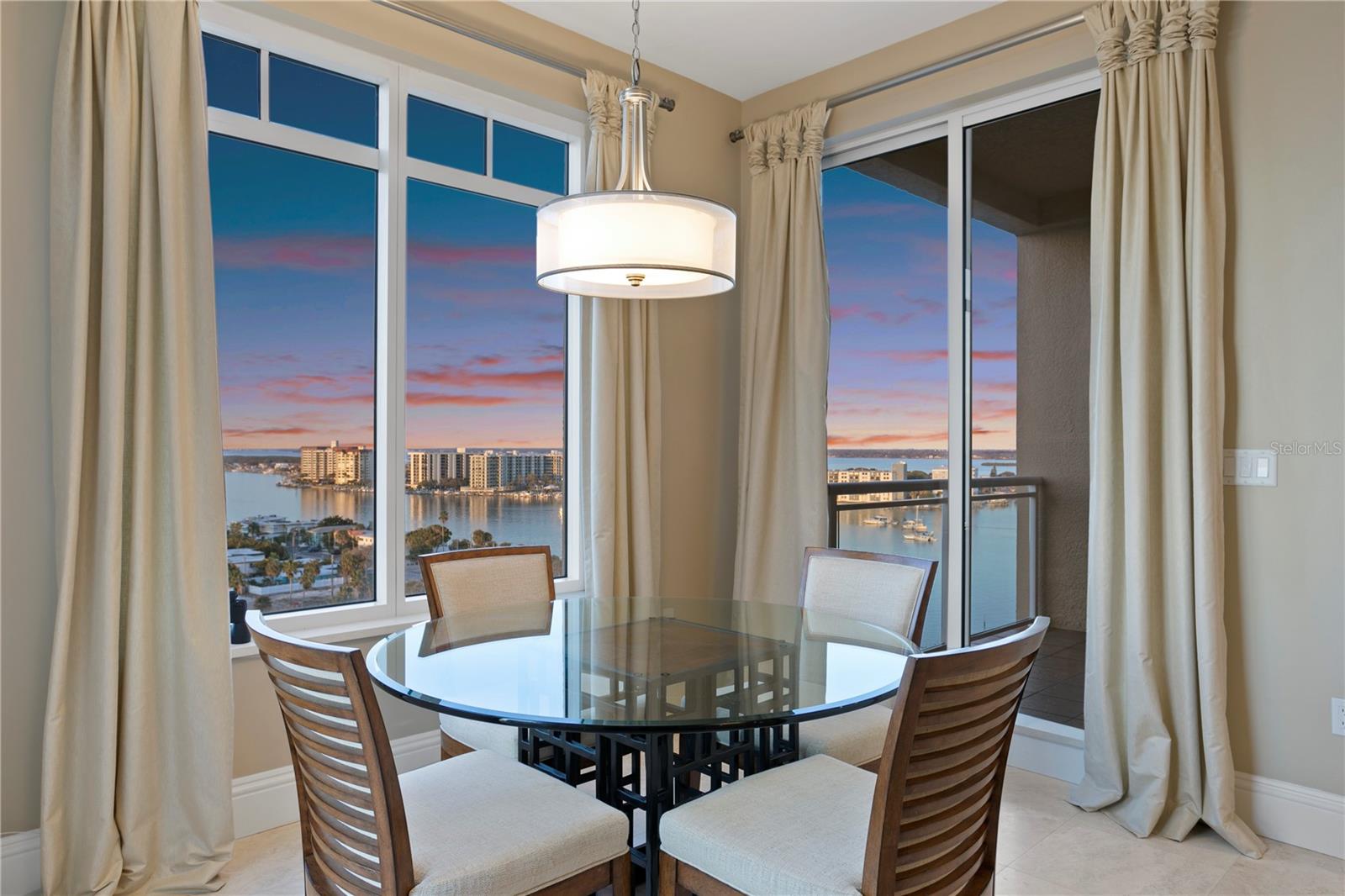 Image 18 of 54 For 521 Mandalay Avenue 1210