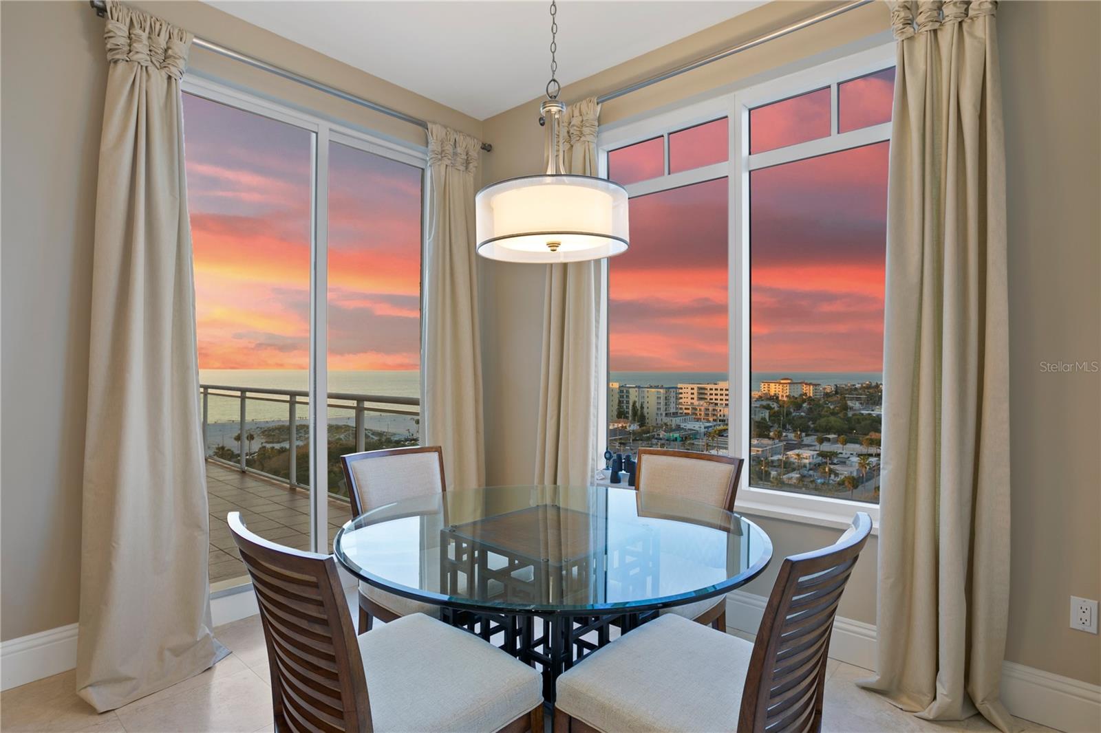 Image 20 of 54 For 521 Mandalay Avenue 1210