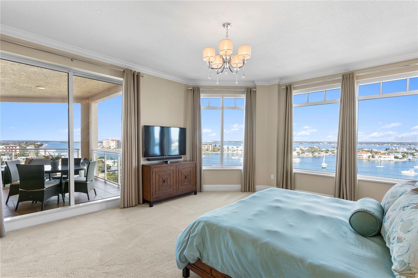 Image 24 of 54 For 521 Mandalay Avenue 1210