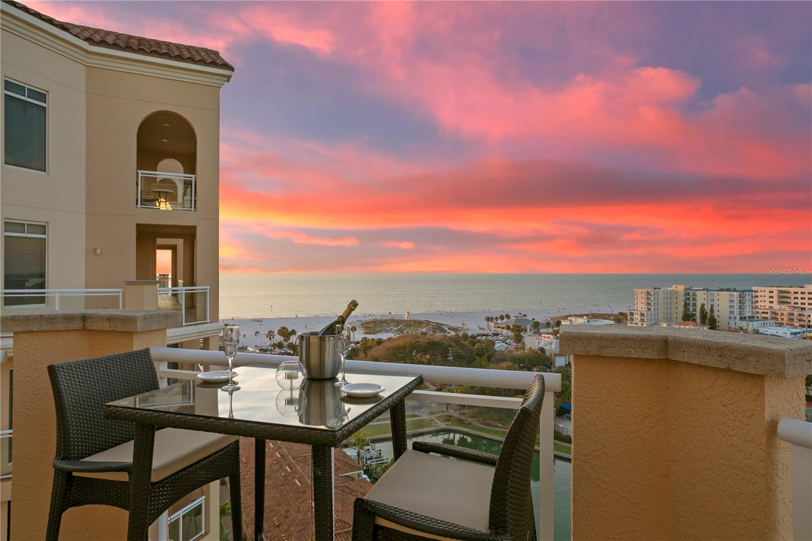 Image 36 of 54 For 521 Mandalay Avenue 1210