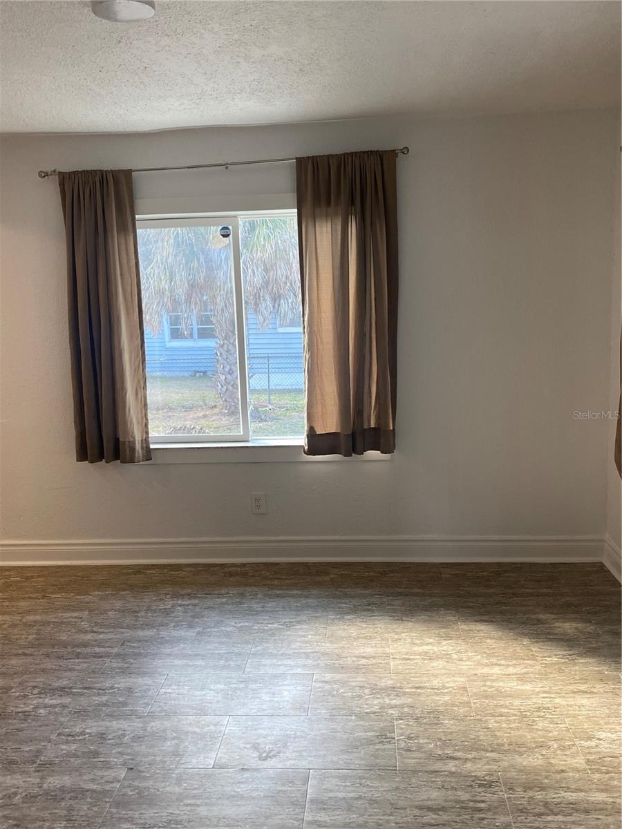 Image 17 of 68 For 2302 Cochran Street