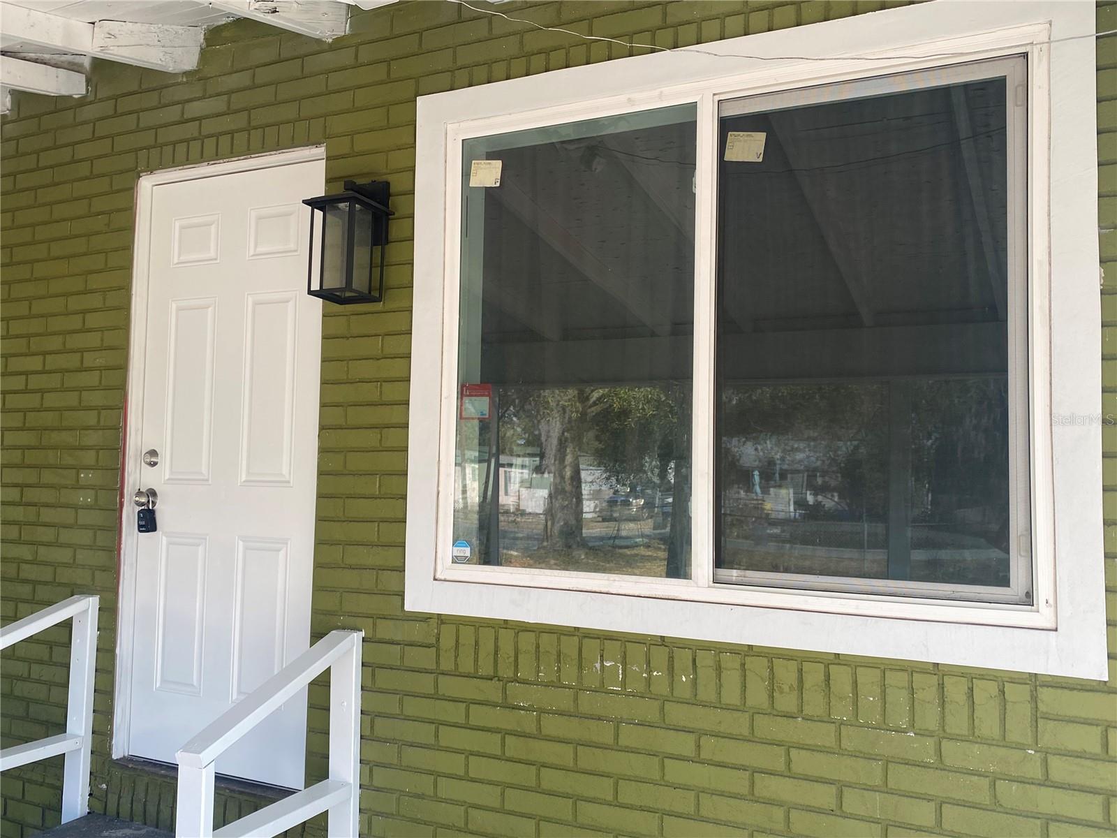 Image 2 of 68 For 2302 Cochran Street