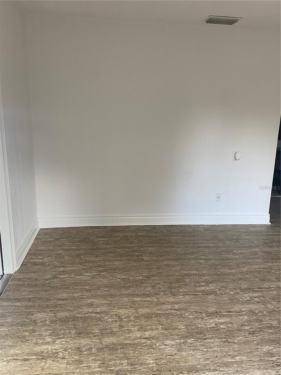 Image 27 of 68 For 2302 Cochran Street