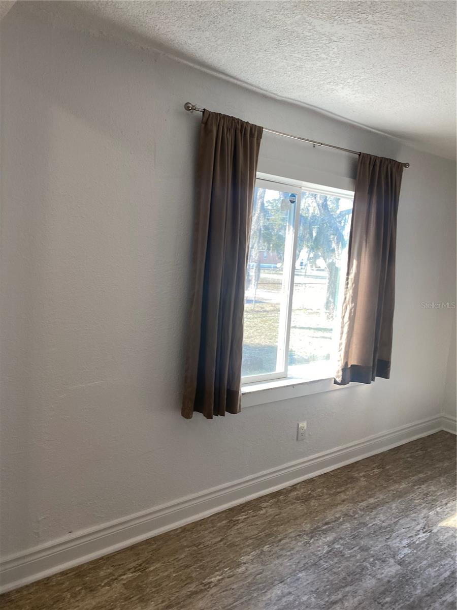 Image 33 of 68 For 2302 Cochran Street