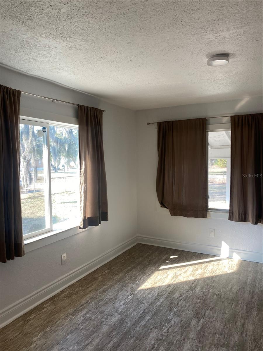 Image 35 of 68 For 2302 Cochran Street