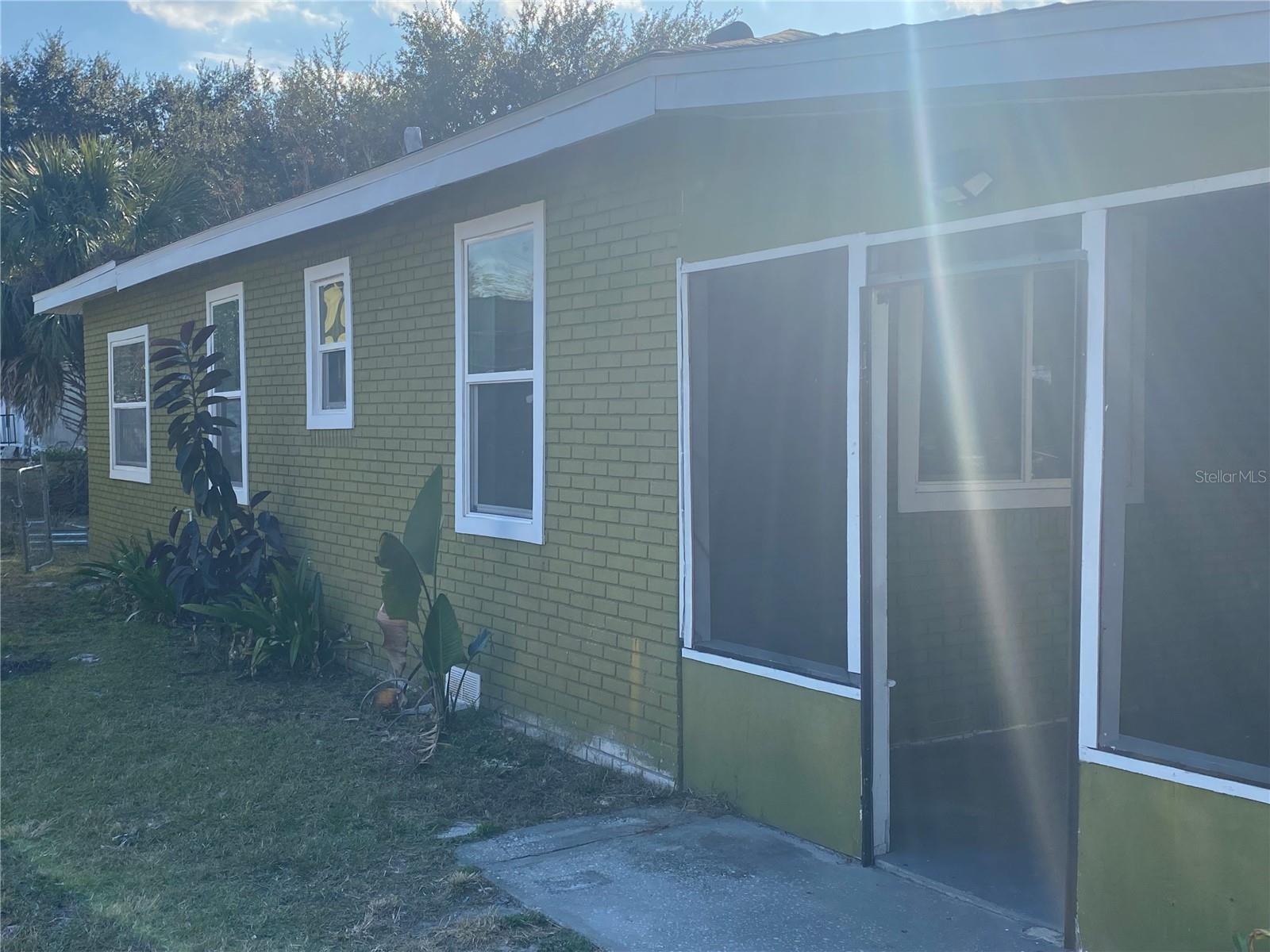 Image 4 of 68 For 2302 Cochran Street