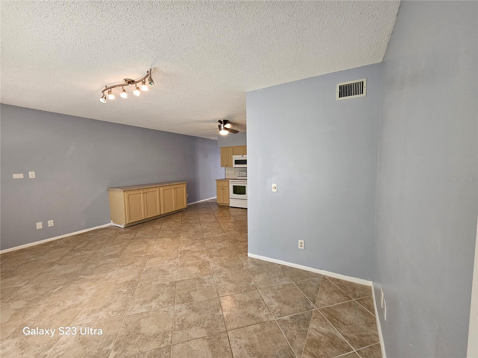 Image 10 of 36 For 2263 Americus Boulevard E 17