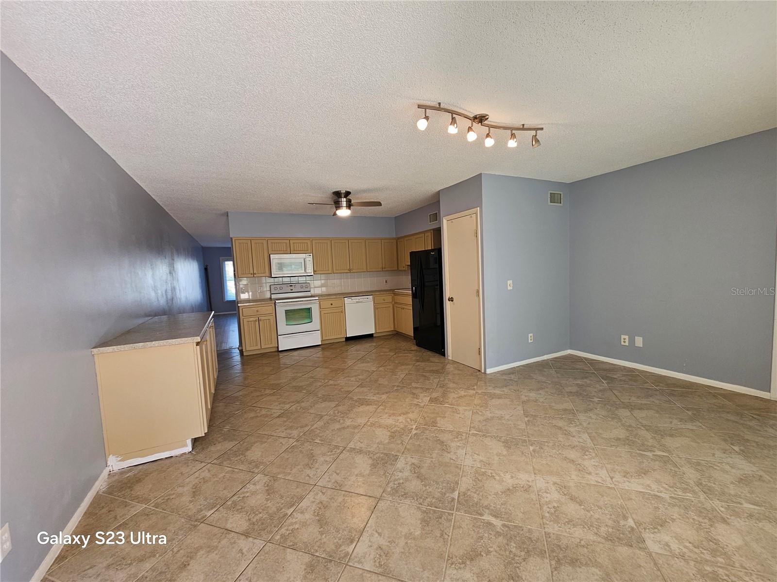 Image 16 of 36 For 2263 Americus Boulevard E 17