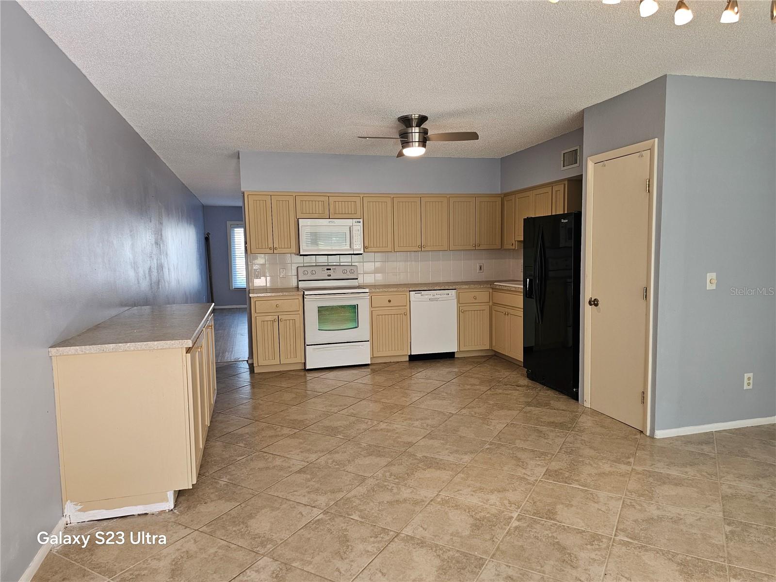Image 17 of 36 For 2263 Americus Boulevard E 17