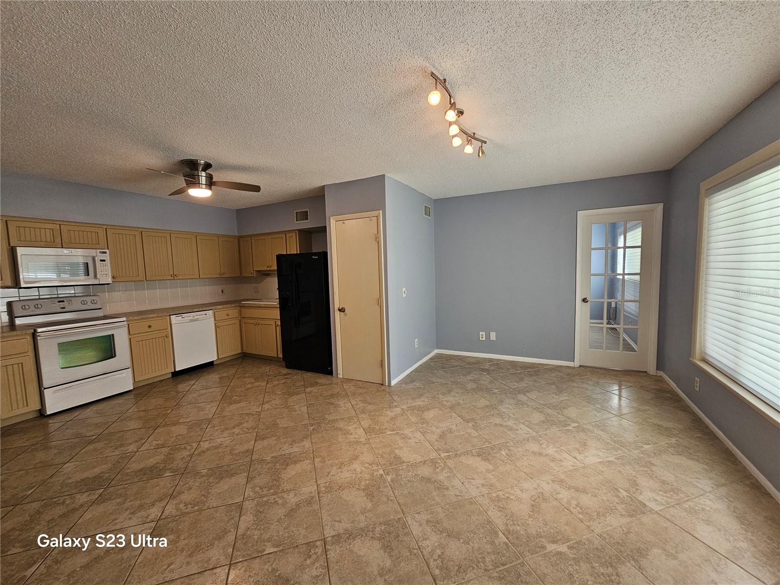 Image 18 of 36 For 2263 Americus Boulevard E 17