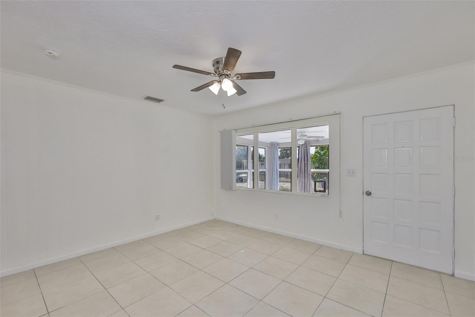 Image 10 of 39 For 72 Lake Shore Drive