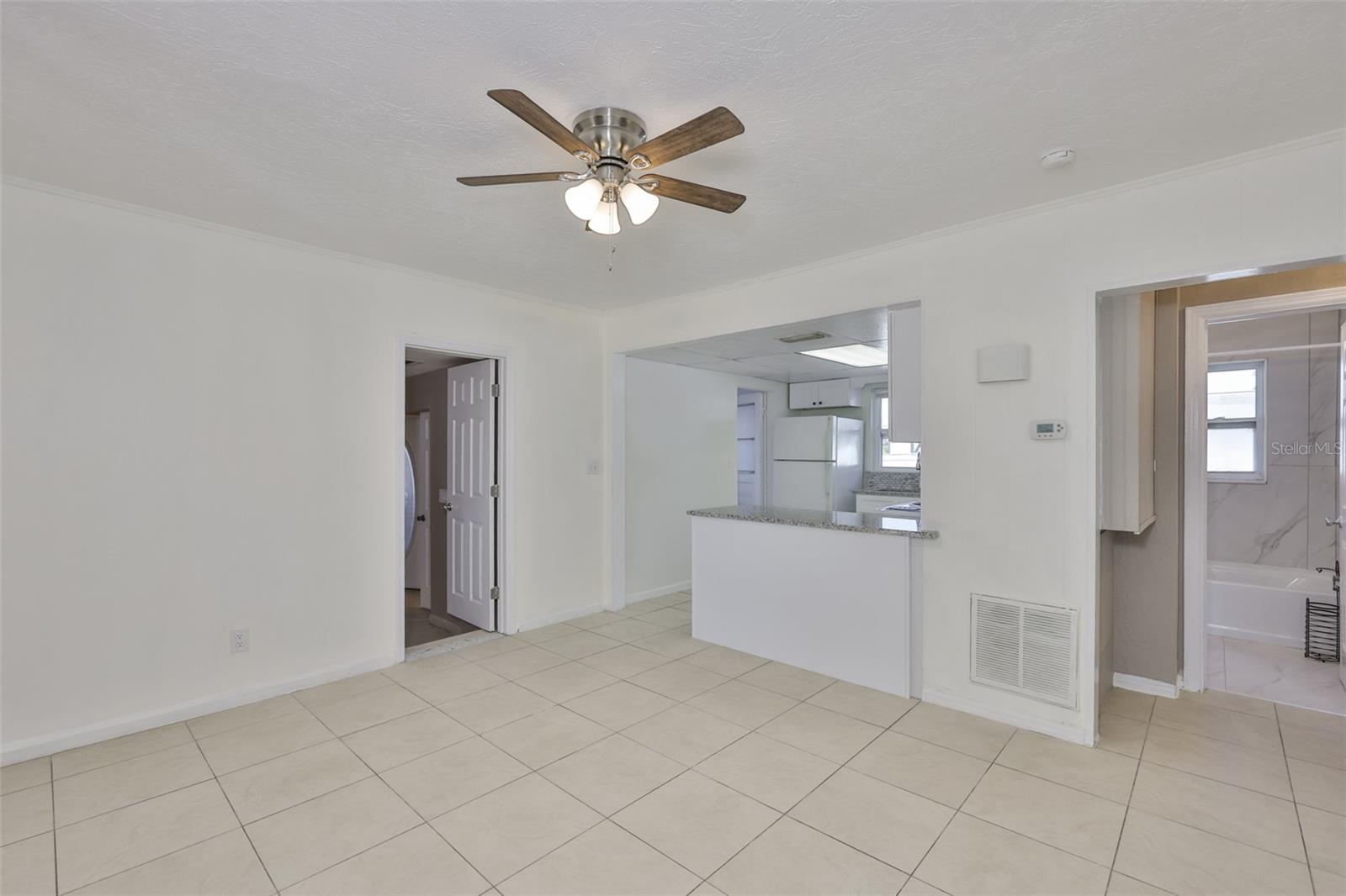 Image 11 of 39 For 72 Lake Shore Drive