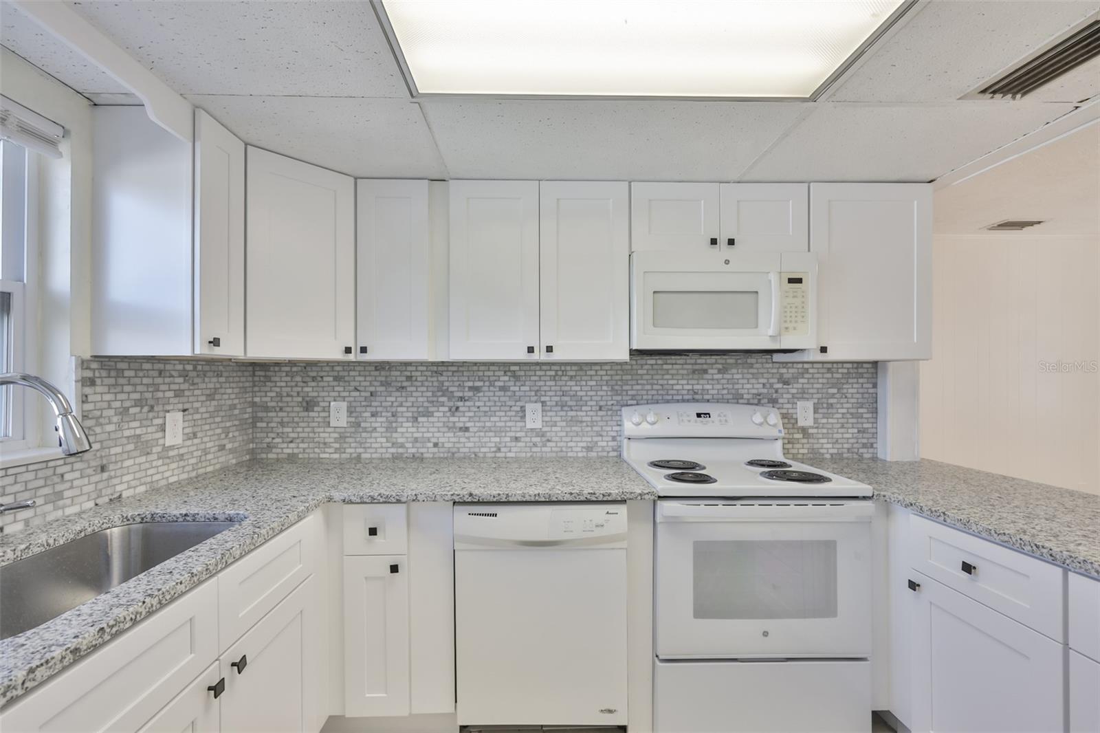 Image 13 of 39 For 72 Lake Shore Drive