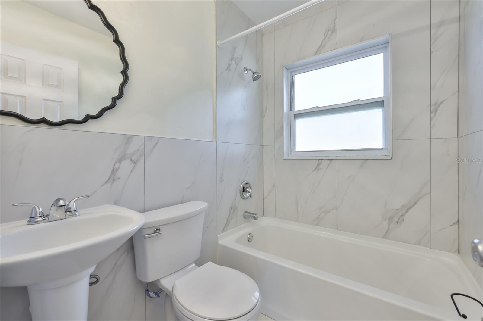 Image 22 of 39 For 72 Lake Shore Drive