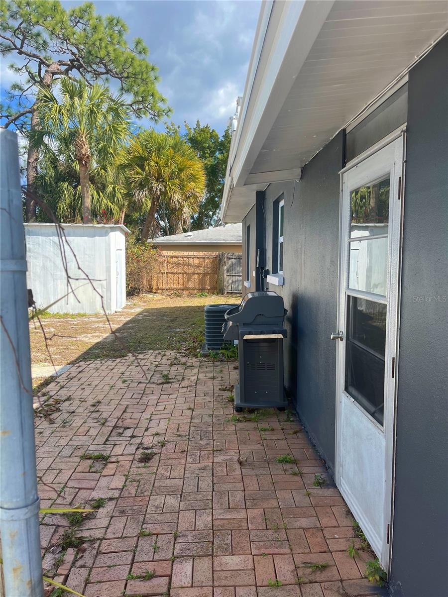 Image 31 of 39 For 72 Lake Shore Drive