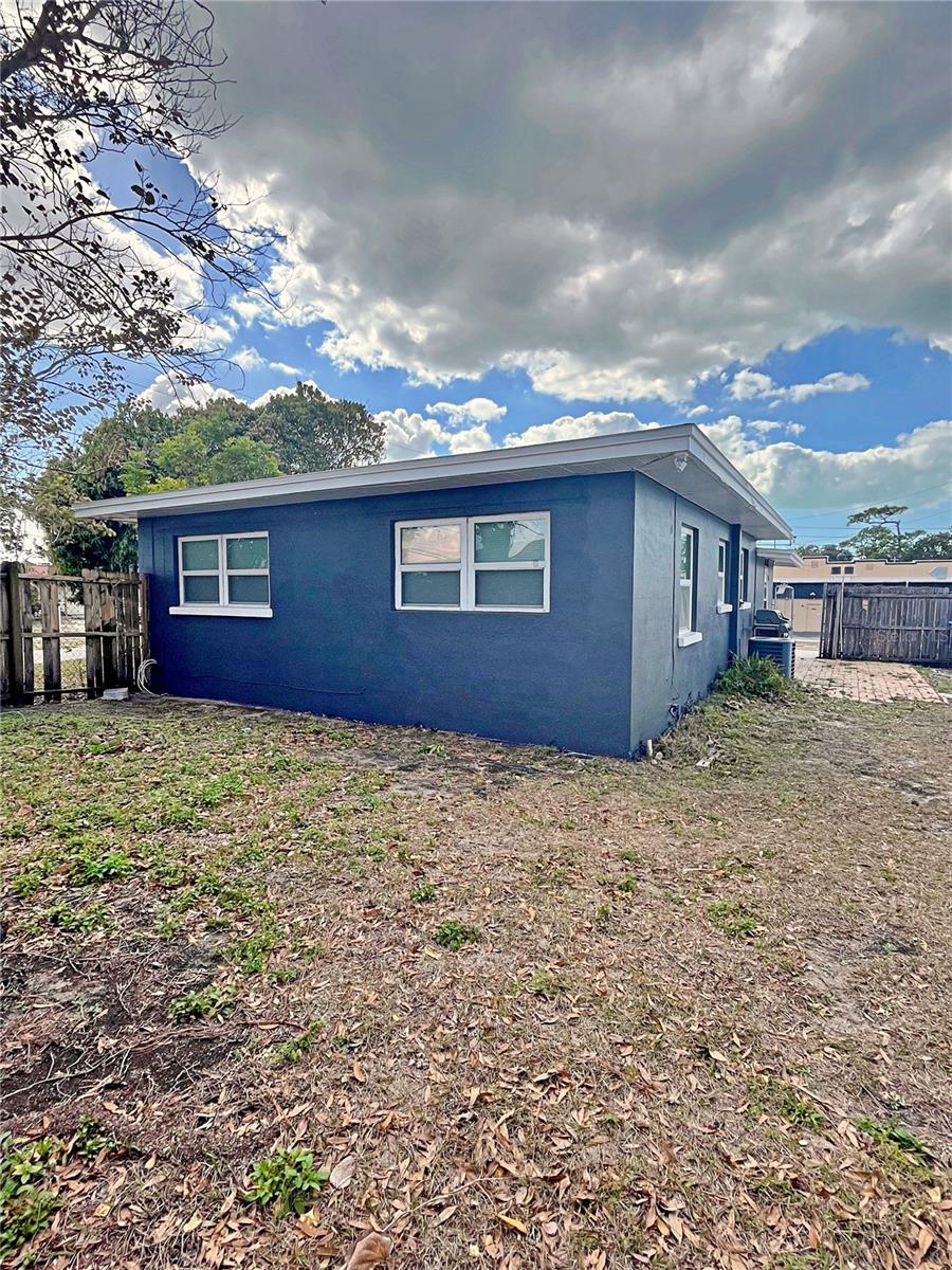 Image 32 of 39 For 72 Lake Shore Drive