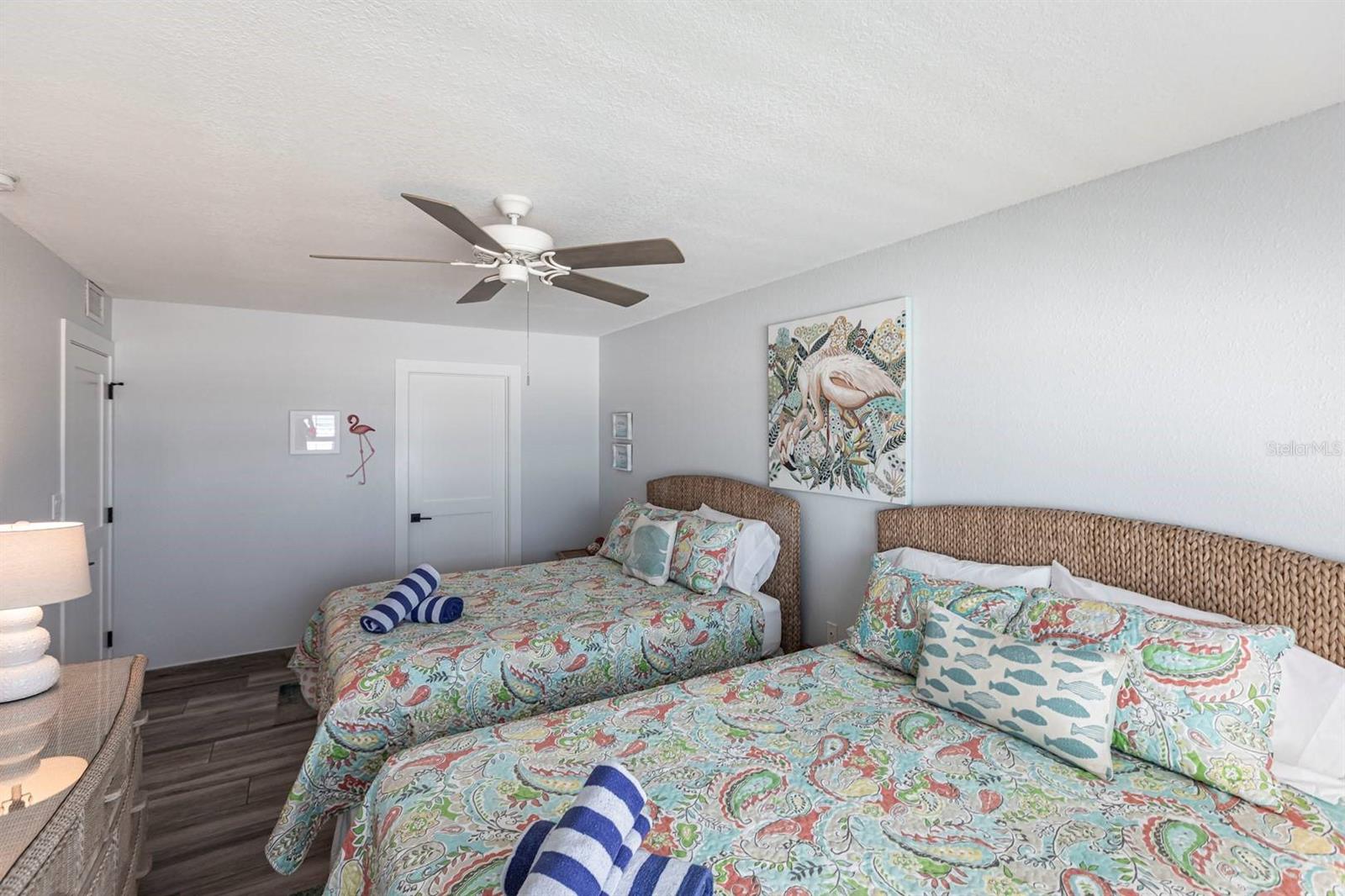 Image 16 of 26 For 6154 Midnight Pass Road 202