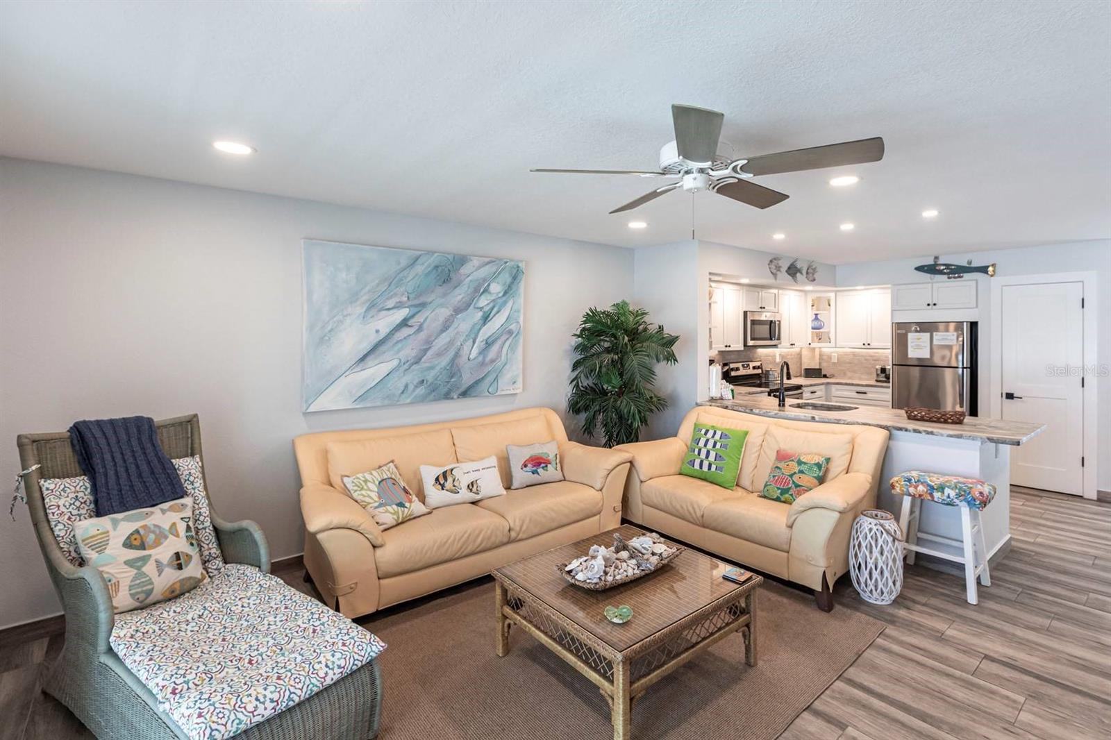 Image 21 of 26 For 6154 Midnight Pass Road 202