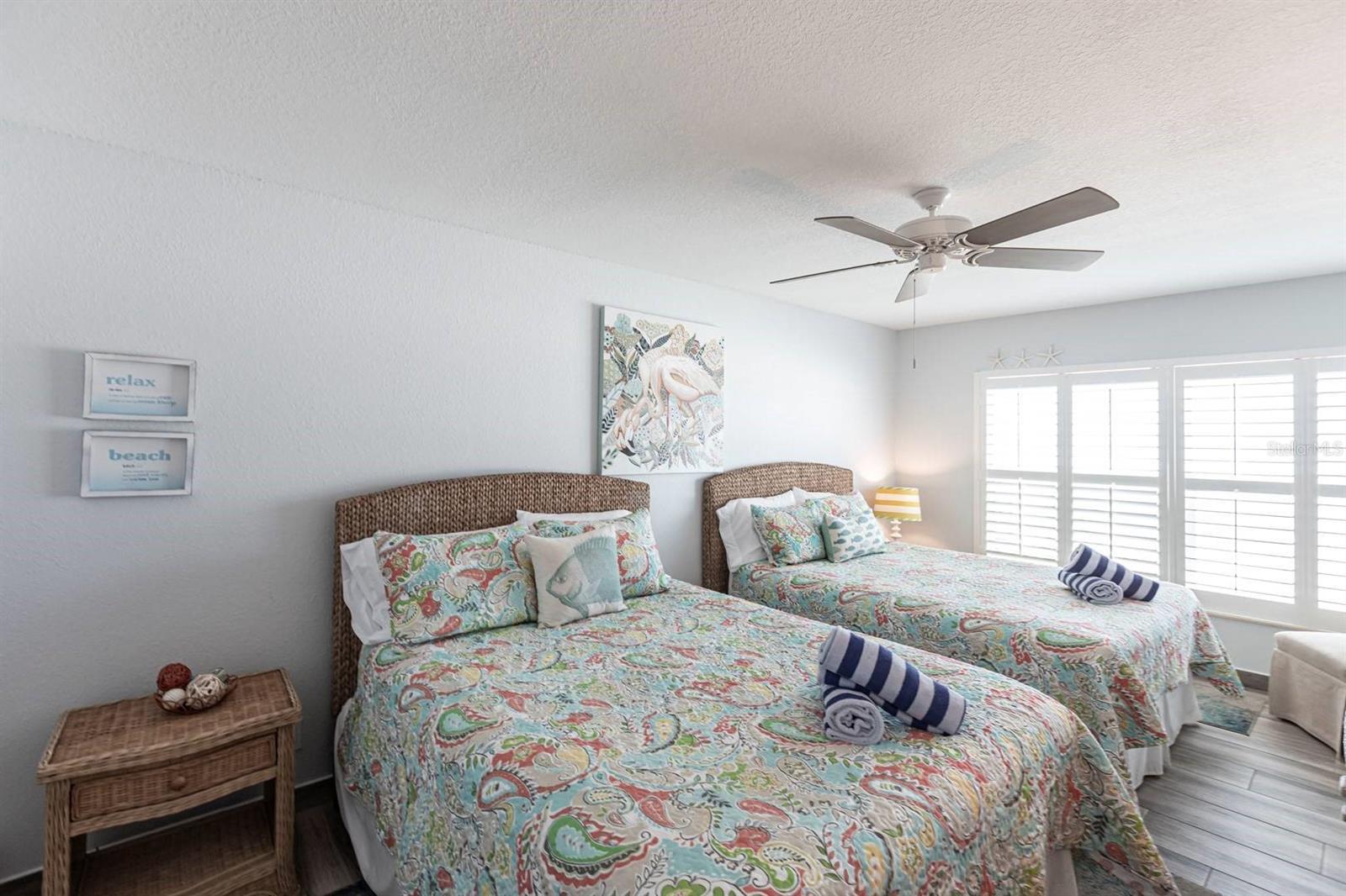 Image 22 of 26 For 6154 Midnight Pass Road 202