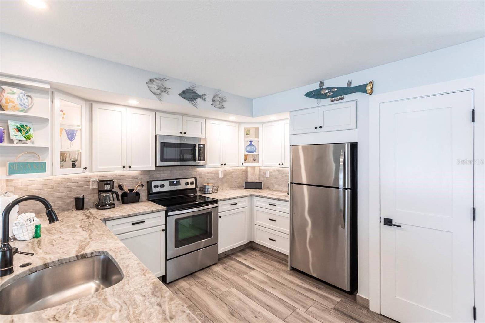 Image 23 of 26 For 6154 Midnight Pass Road 202