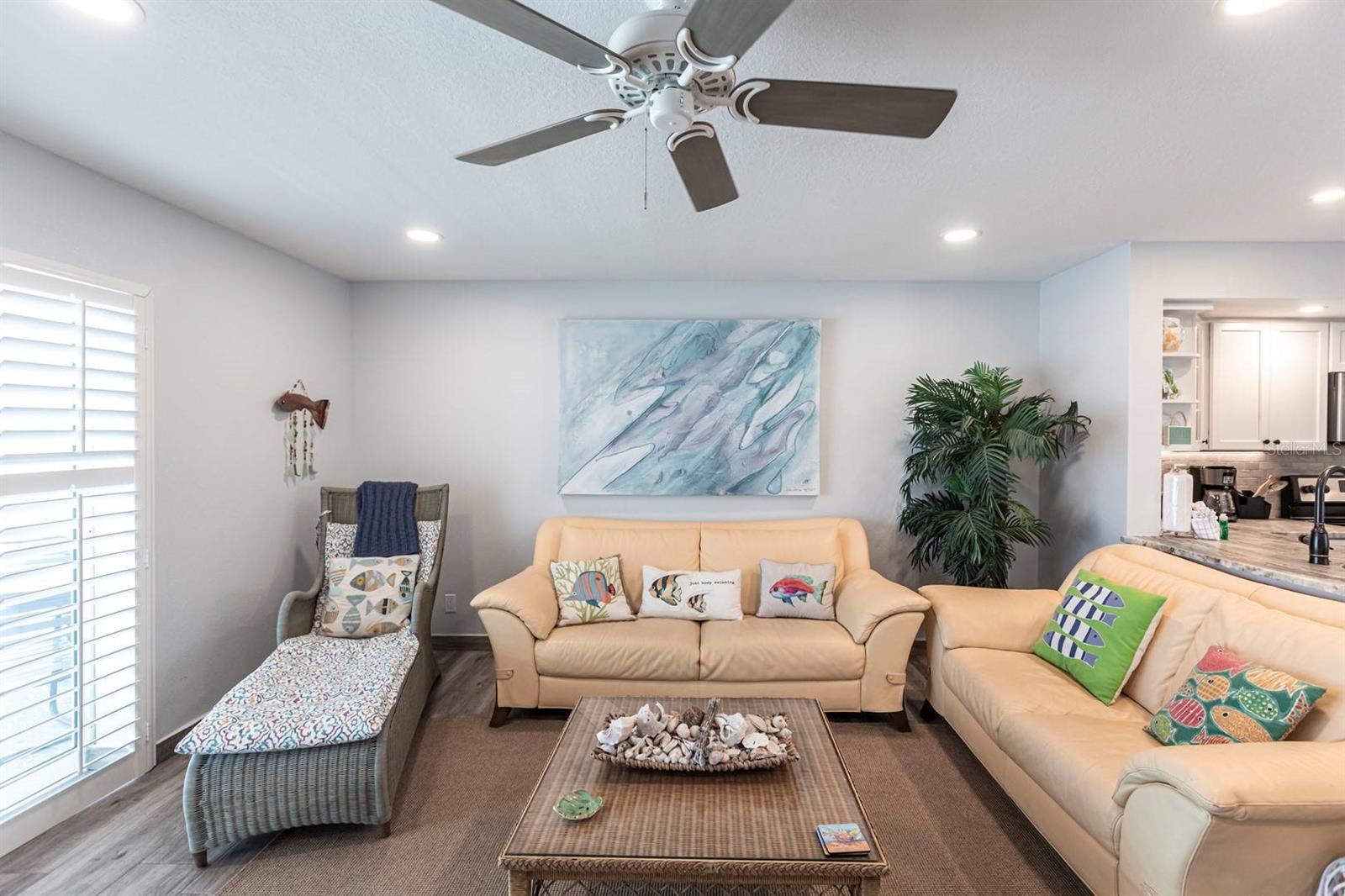 Image 4 of 26 For 6154 Midnight Pass Road 202