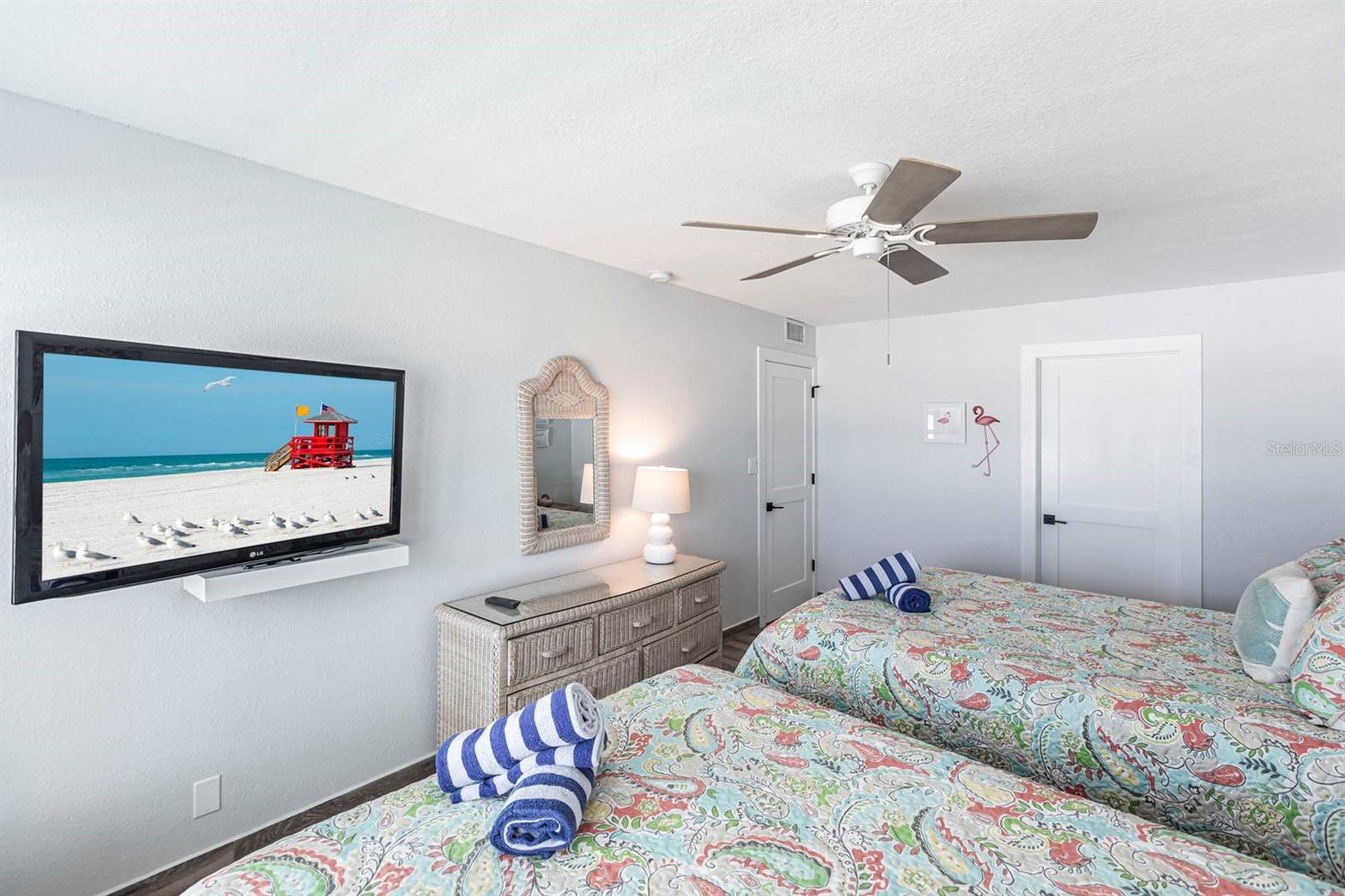 Image 6 of 26 For 6154 Midnight Pass Road 202