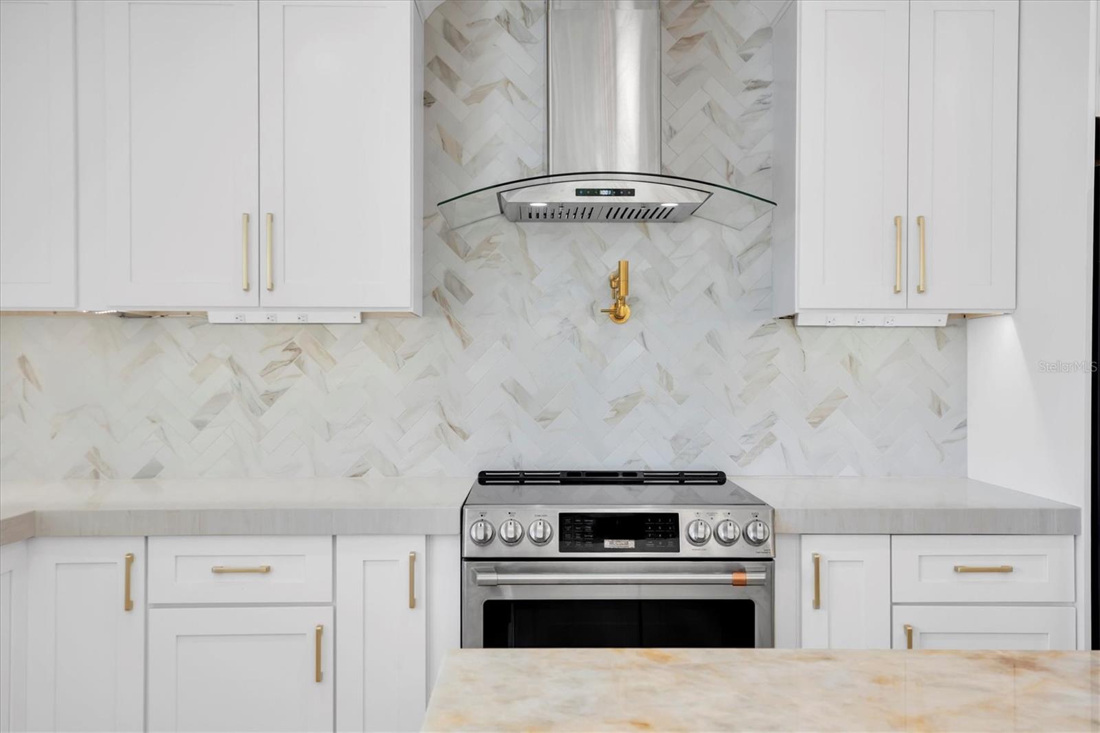 Image 16 of 47 For 6400 Mockingbird Way S