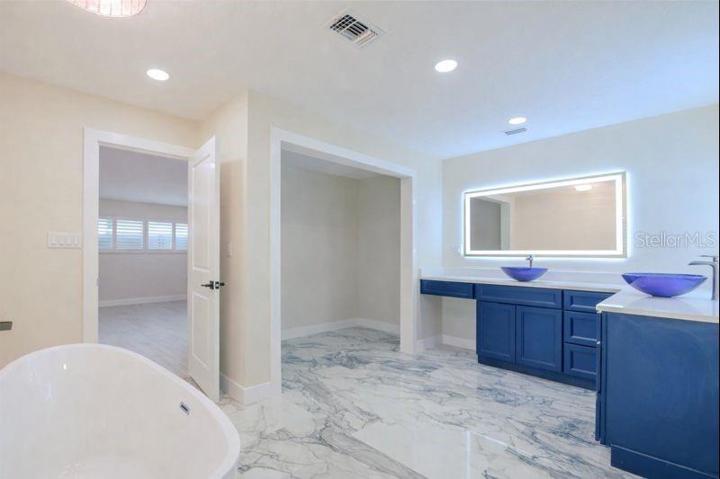 Image 18 of 47 For 6400 Mockingbird Way S