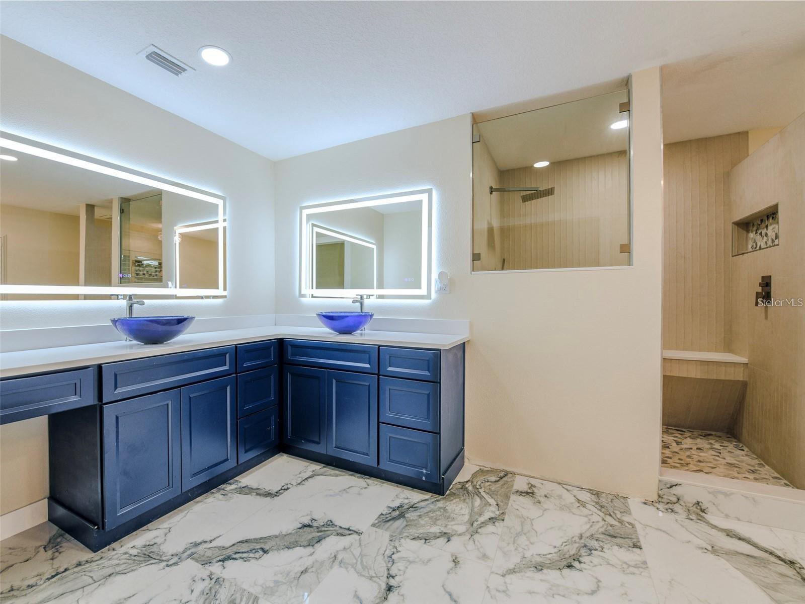 Image 19 of 47 For 6400 Mockingbird Way S