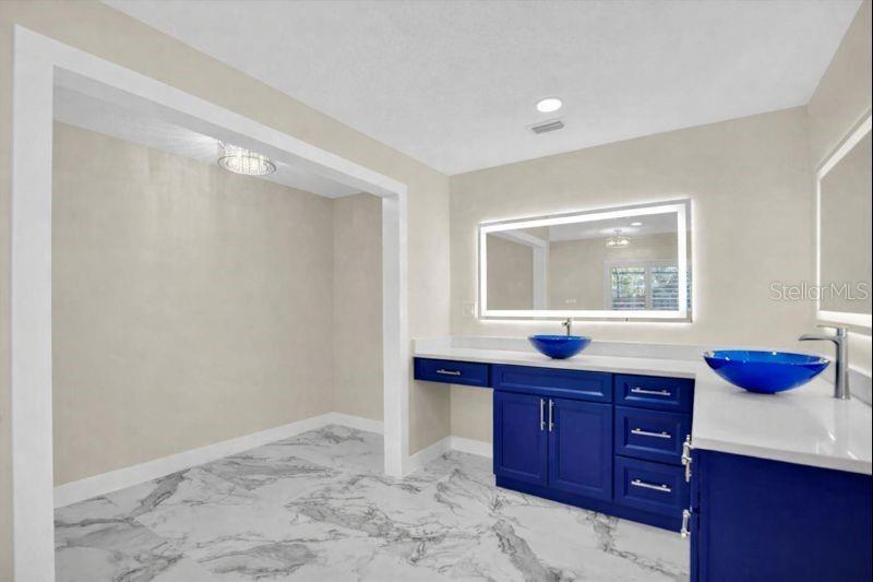 Image 20 of 47 For 6400 Mockingbird Way S