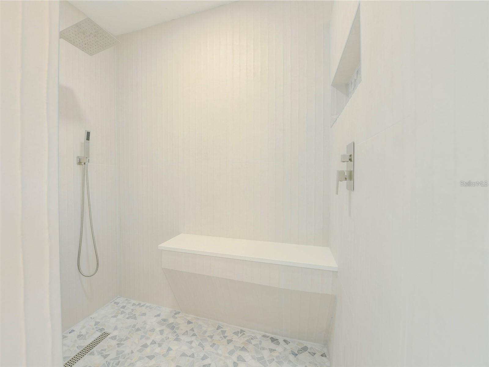 Image 22 of 47 For 6400 Mockingbird Way S