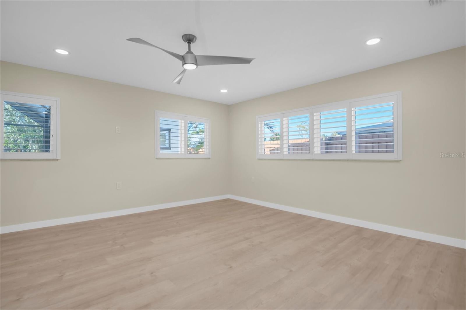 Image 25 of 47 For 6400 Mockingbird Way S