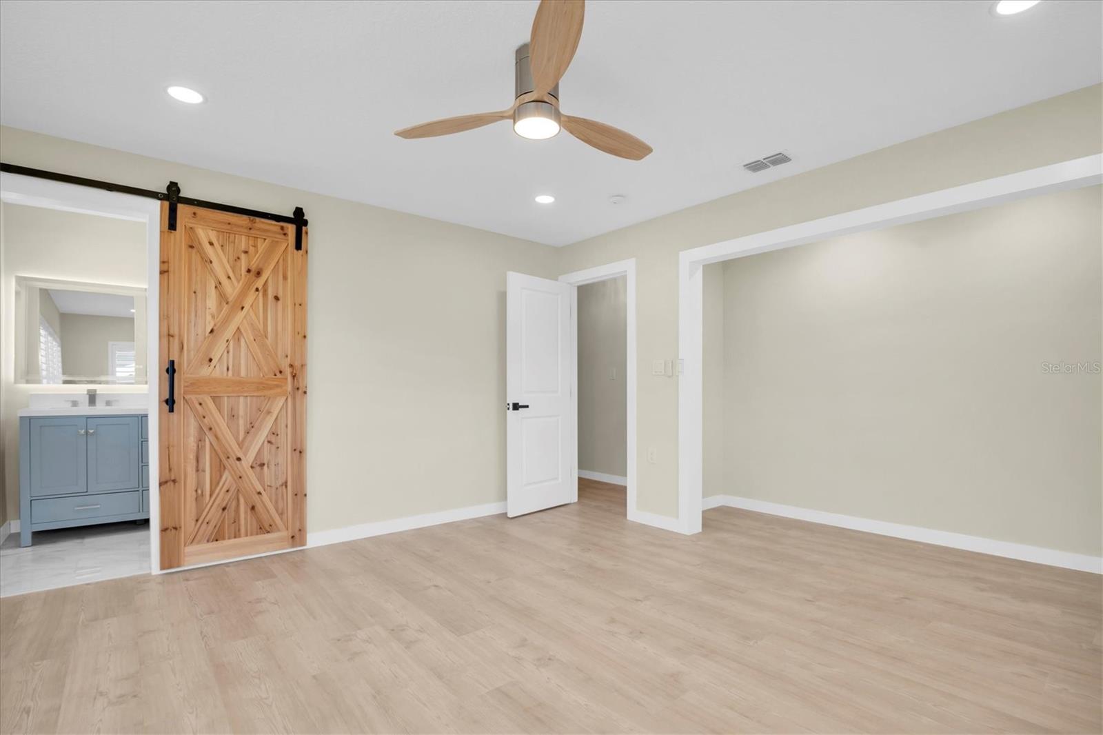 Image 27 of 47 For 6400 Mockingbird Way S