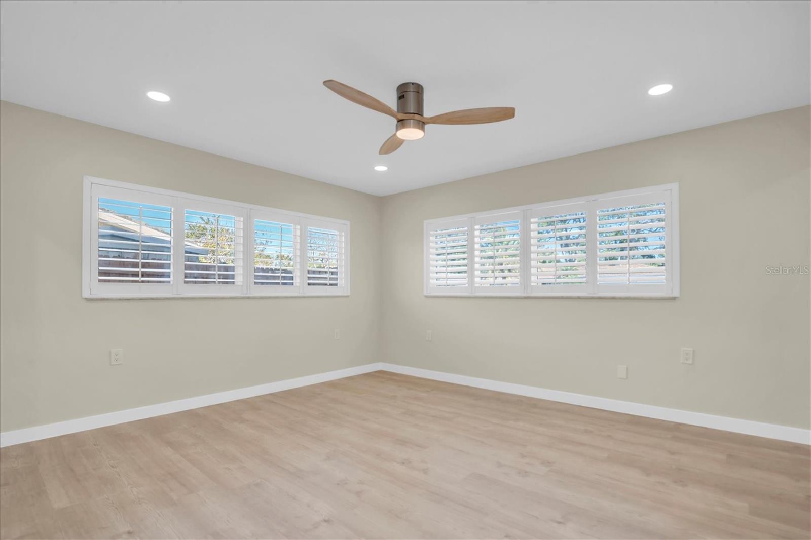 Image 28 of 47 For 6400 Mockingbird Way S