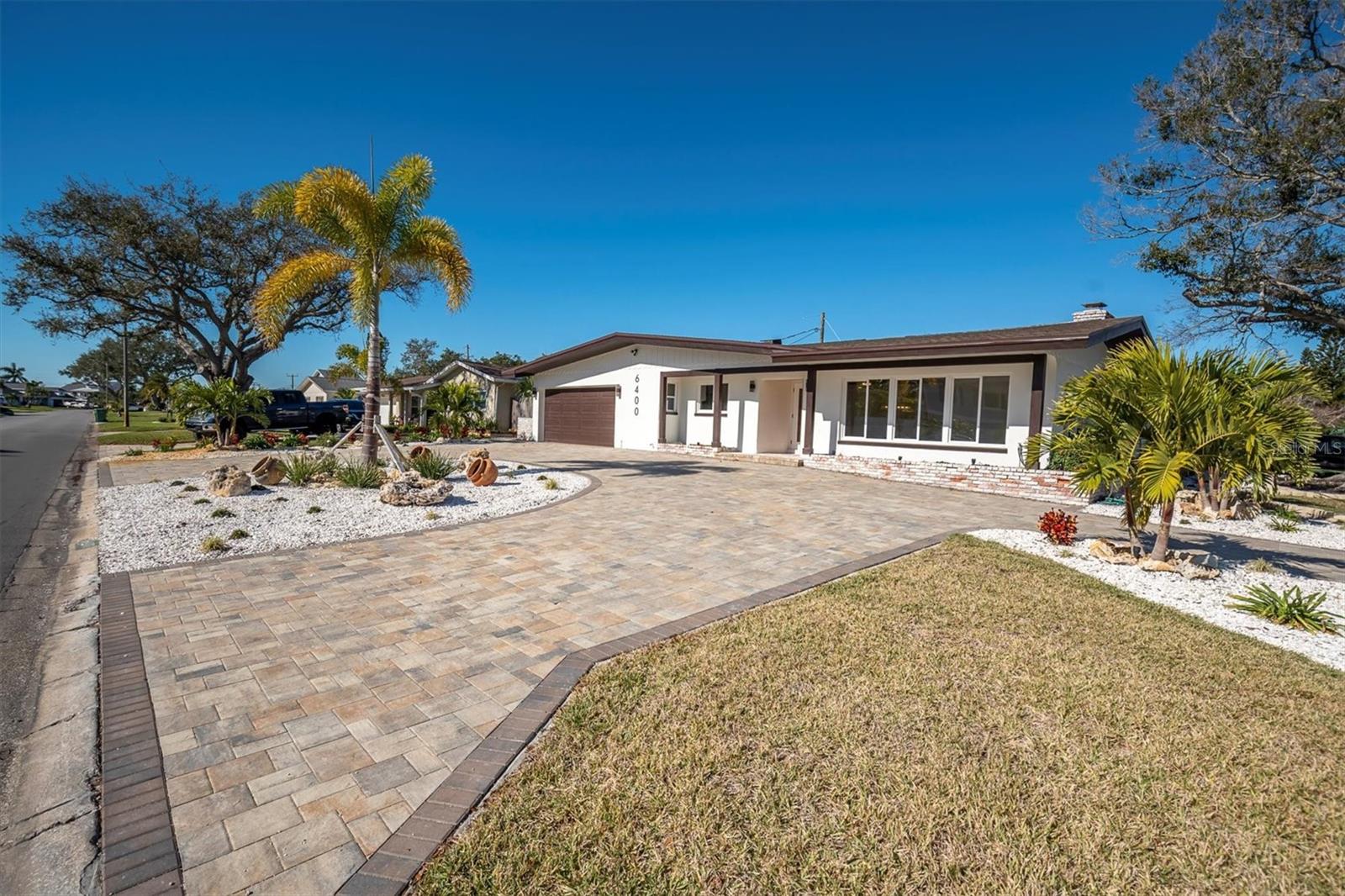 Image 3 of 47 For 6400 Mockingbird Way S