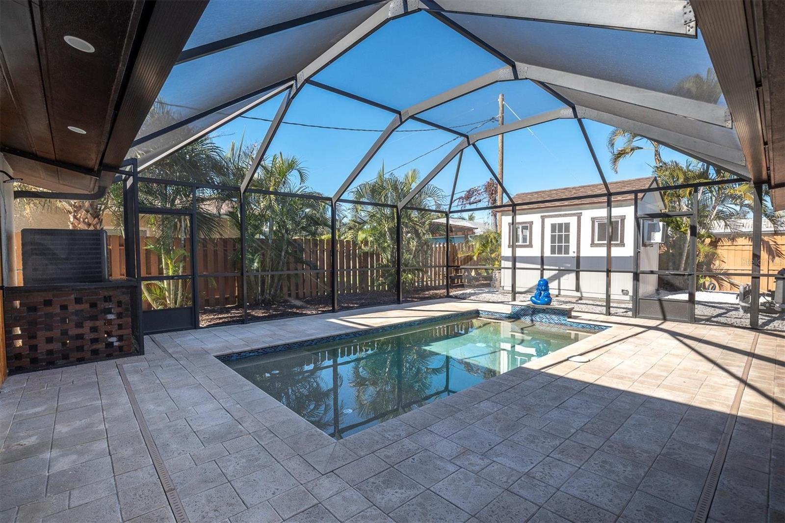 Image 36 of 47 For 6400 Mockingbird Way S