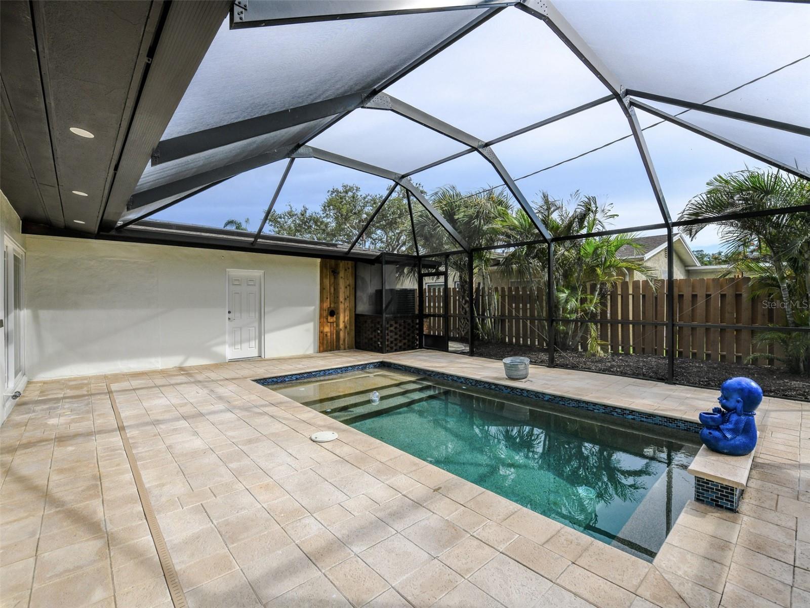 Image 37 of 47 For 6400 Mockingbird Way S