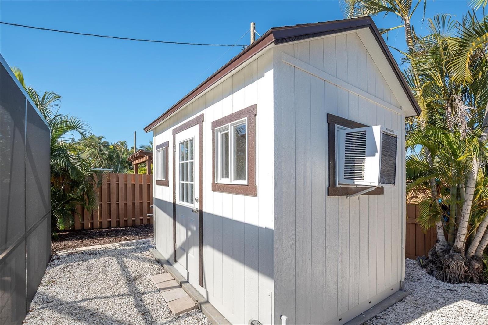 Image 38 of 47 For 6400 Mockingbird Way S