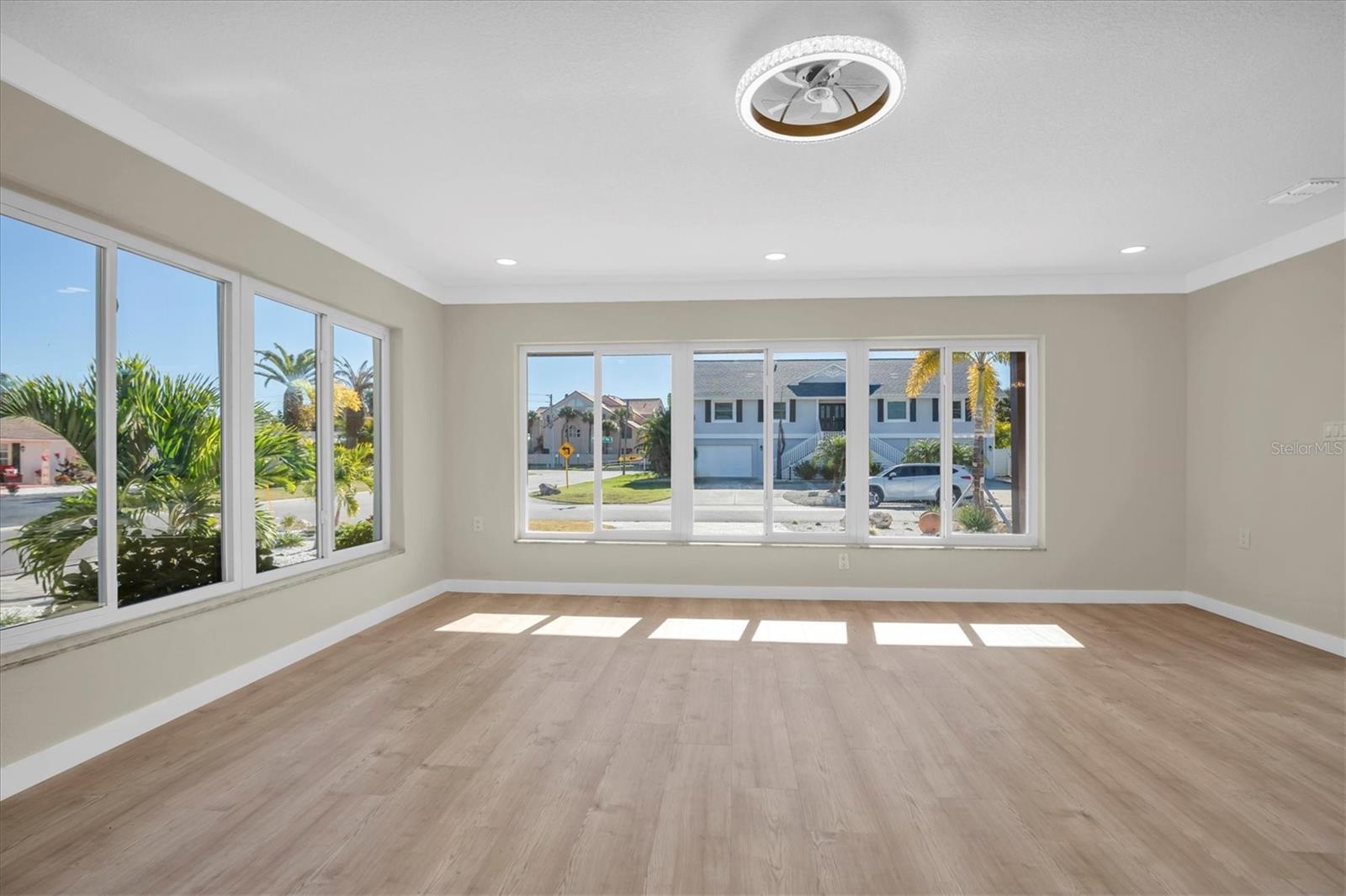 Image 5 of 47 For 6400 Mockingbird Way S