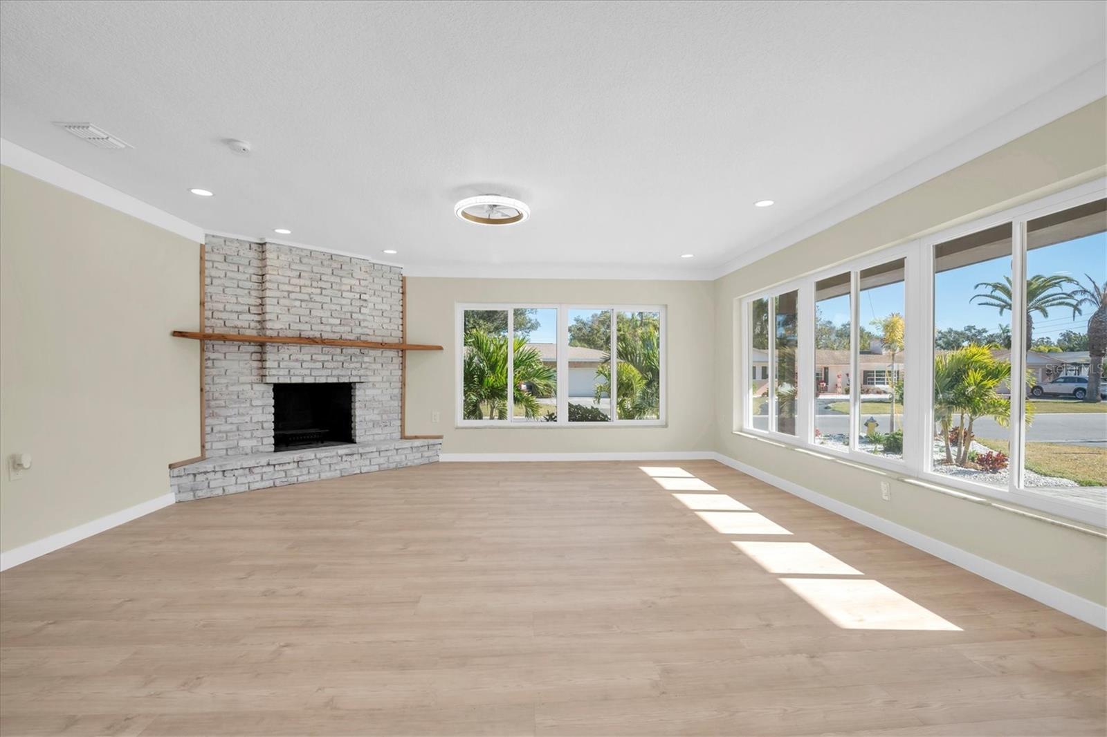 Image 6 of 47 For 6400 Mockingbird Way S