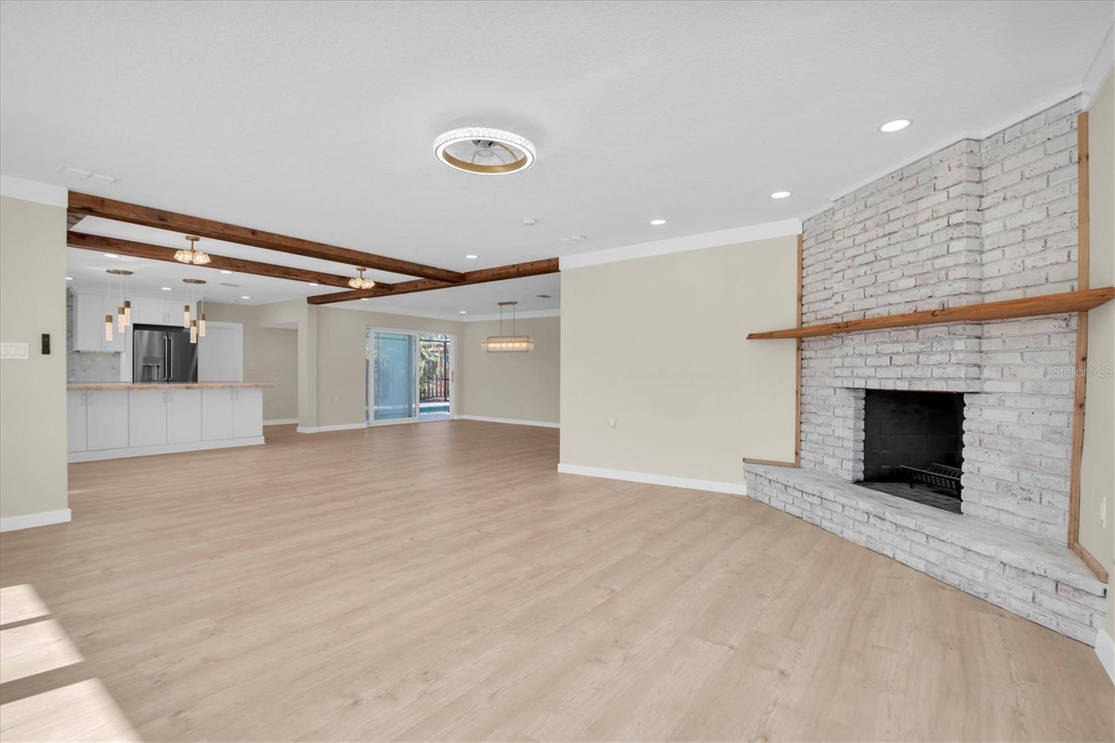 Image 7 of 47 For 6400 Mockingbird Way S