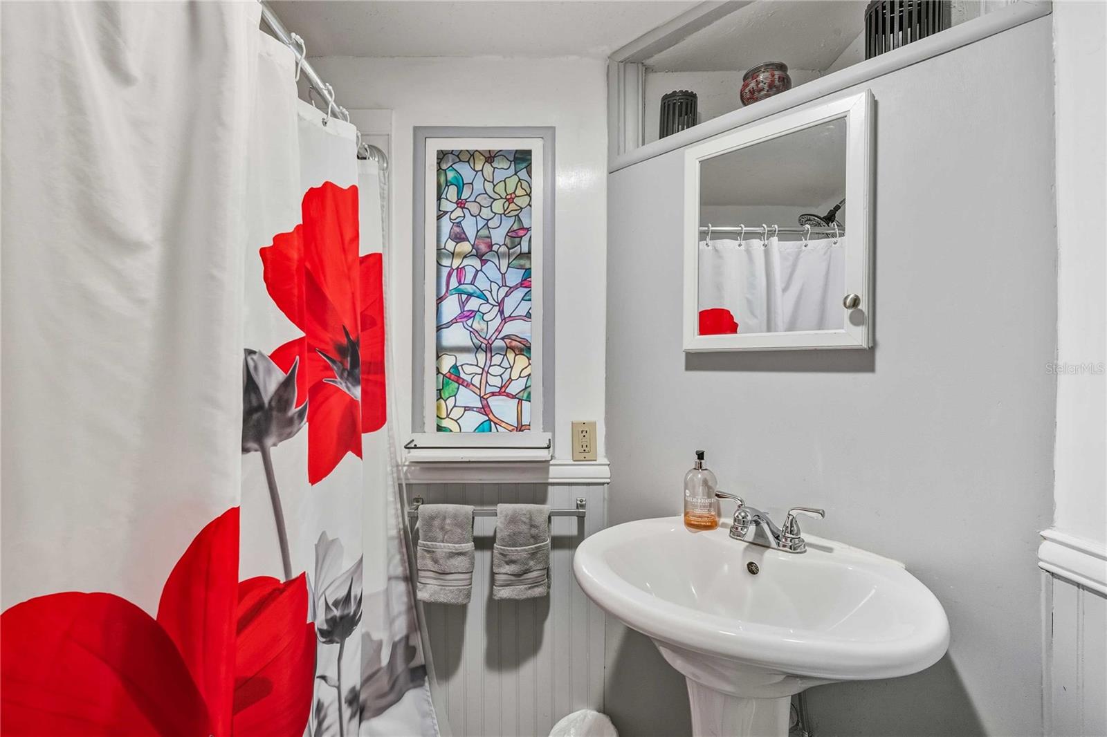 Image 13 of 44 For 37020 Lois Avenue