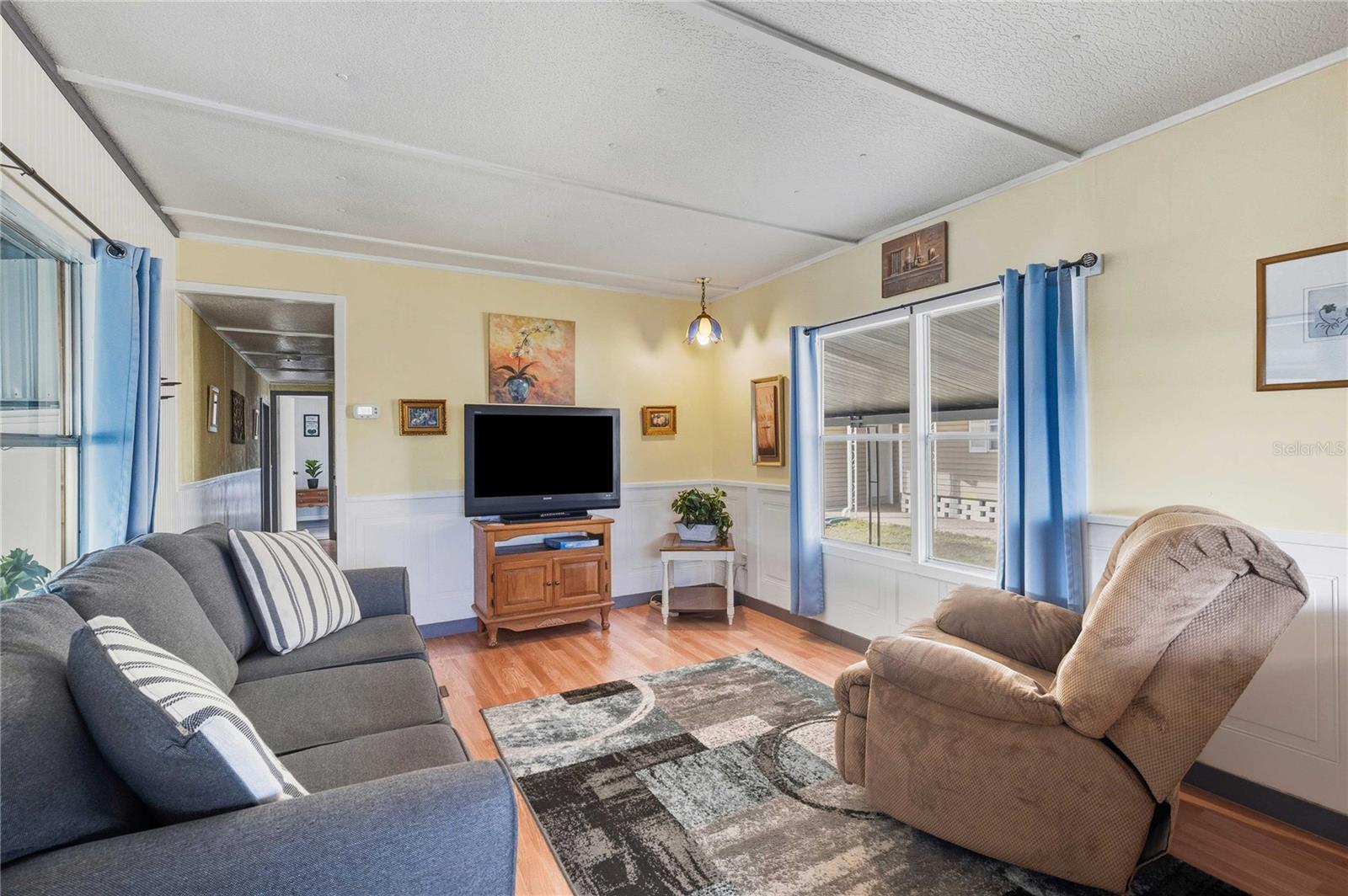 Image 3 of 44 For 37020 Lois Avenue