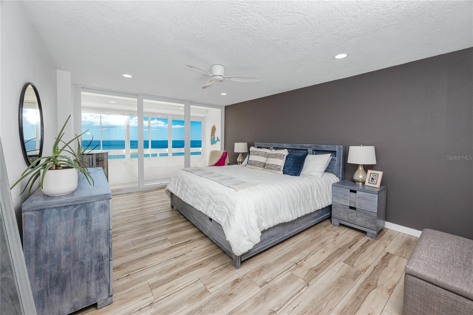 Image 20 of 43 For 17940 Gulf Boulevard 16a