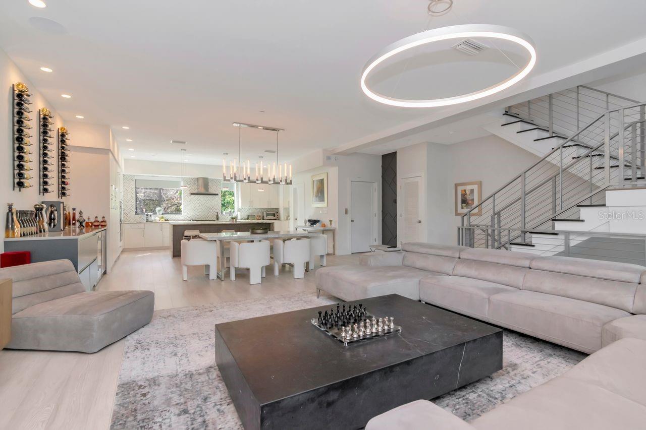 Listing photo id 14 for 2810 Barcelona Street