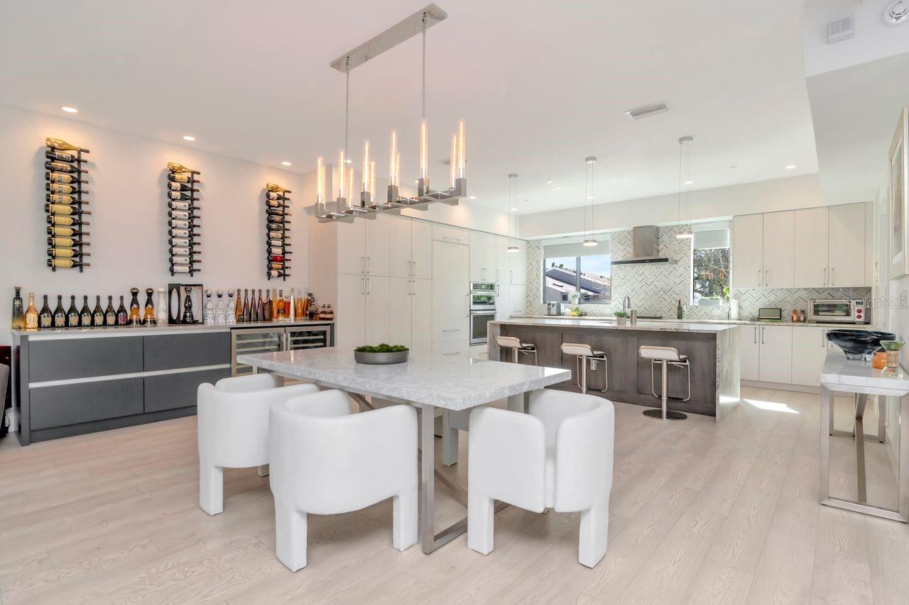 Listing photo id 17 for 2810 Barcelona Street