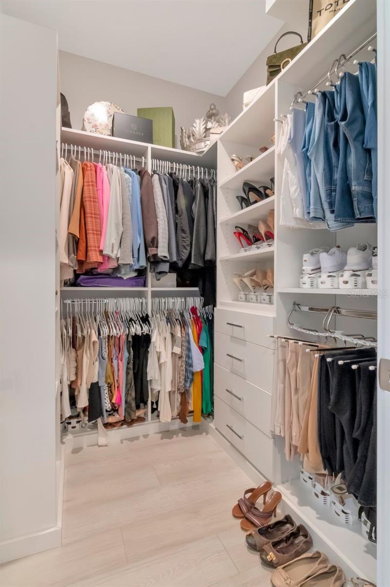 Listing photo id 31 for 2810 Barcelona Street