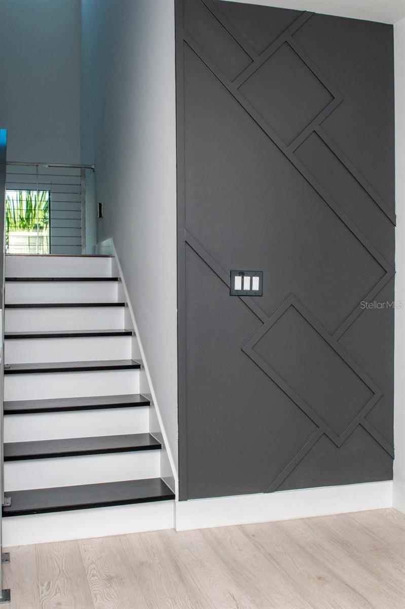 Listing photo id 37 for 2810 Barcelona Street