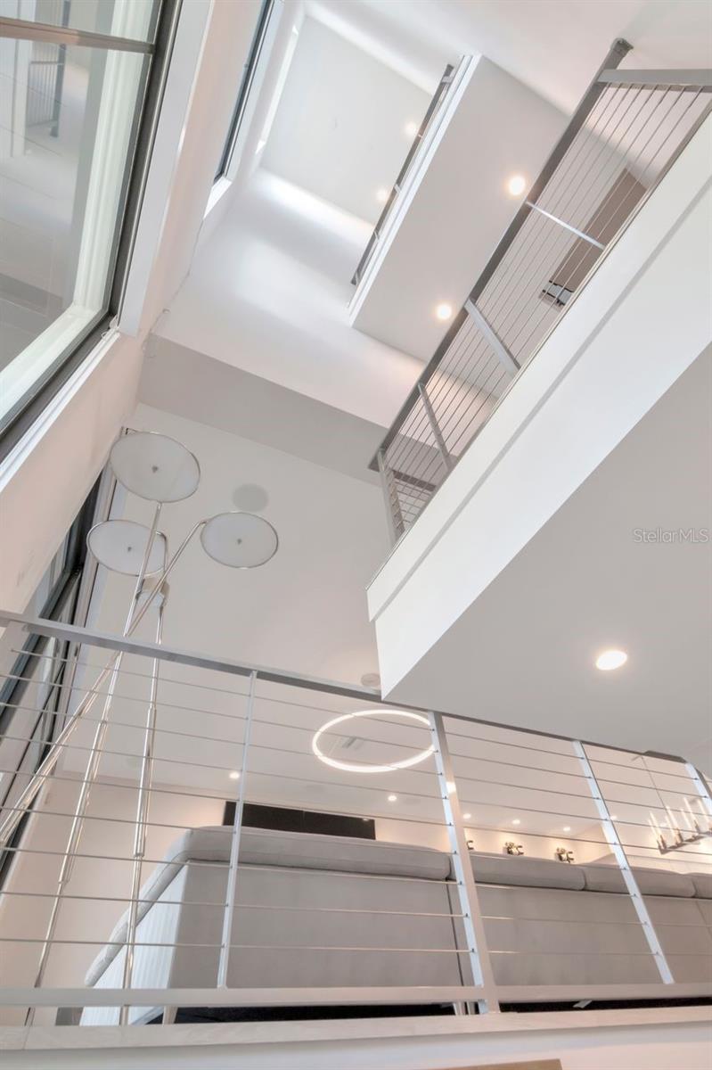 Listing photo id 2 for 2810 Barcelona Street