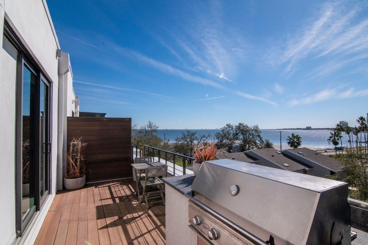 Listing photo id 41 for 2810 Barcelona Street